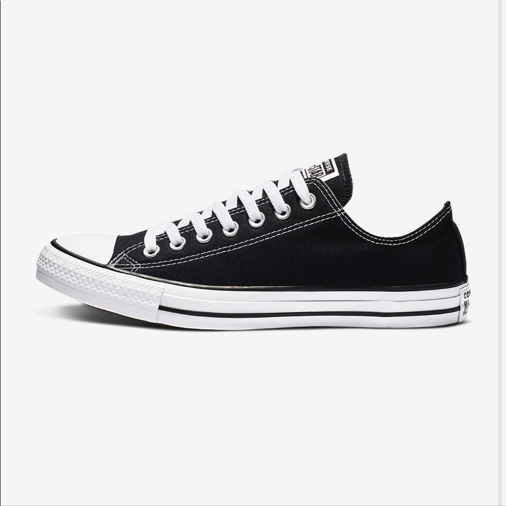 Black and White Converse 7.5